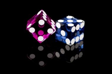 Live dealer table with Dragon Tiger game in progress